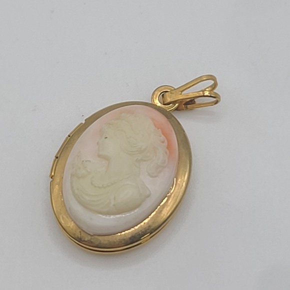 Vintage Cameo Locket Gold Tone Pendant - Picture 7 of 9